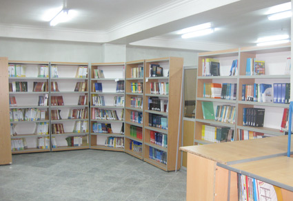 فضای داخلی کتابخانه مؤسسه آریان